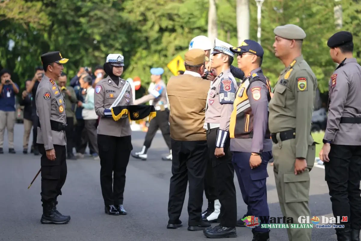 Kapolda Sumsel Gelar Apel 1.000 Personel, Operasi Ketupat Musi 2026 Resmi Dimulai.!!! Kapolda Sumsel Gelar Apel 1.000 Personel, Operasi Ketupat Musi 2026 Resmi Dimulai.!!!