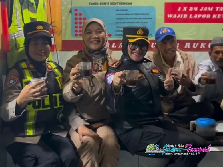 Kapolres Sragen Sambangi Pos Kamling Serahkan Bantuan Sembako dan Senter, Perkuat Keamanan dan Kedekatan dengan Warga