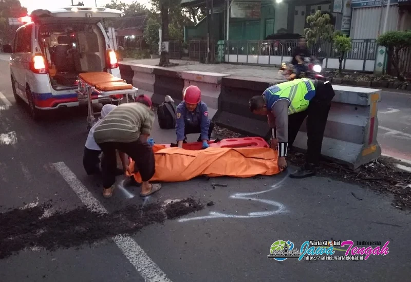 Terjatuh, Pengendara Motor Tewas di TKP Simpang Tiga Gambiran Sragen