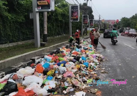 Viral!! Sampah Berserakan di Jalan Sultan Agung Semarang