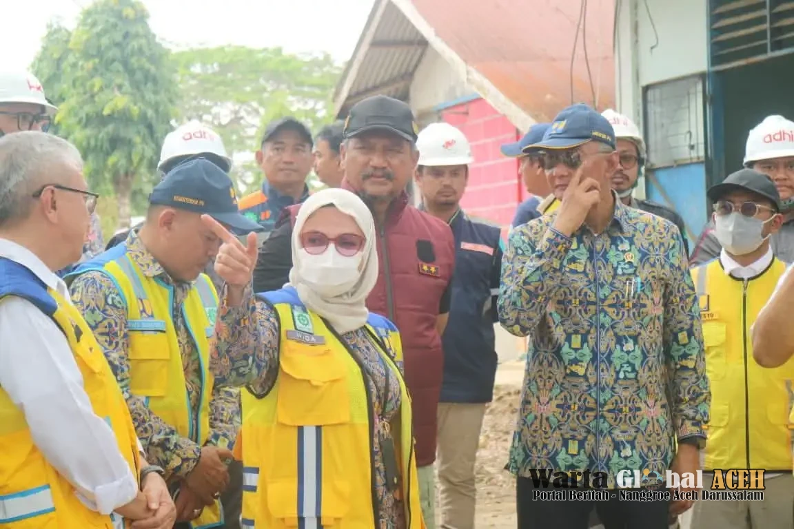 Bupati Aceh Tamiang Minta Tambahan Alat Berat ke Menteri PU untuk Percepat Pembersihan Permukiman
