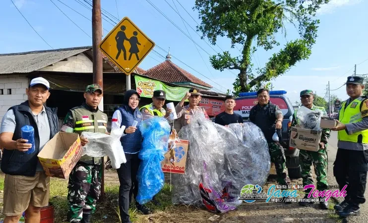 Kapolsek Bojong Pimpin Patroli Balon Udara dan Petasan, Berbahaya bagi Penerbangan