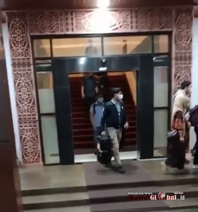 KPK Geledah Kantor Pemkab Pekalongan, Lima Koper dan Satu Kardus Dokumen Diamankan