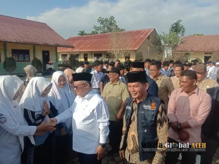 Wakil Bupati Aceh Tamiang Dampingi Mendikdasmen Pimpin Upacara Hari Pertama Sekolah di SMAN 4 Kejuruan Muda