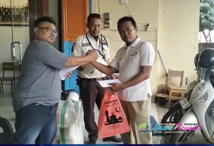 Dexanet Bagikan Sembako kepada Penggiat Sosial di Pekalongan Bulan Ramadan