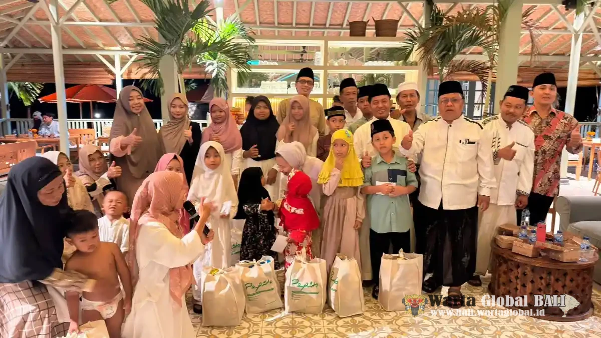 Tebar Kasih di Bulan Suci, Pasangan Haji Mansyur Pasaribu Beri Santunan untuk 20 Anak Yatim di Tabanan