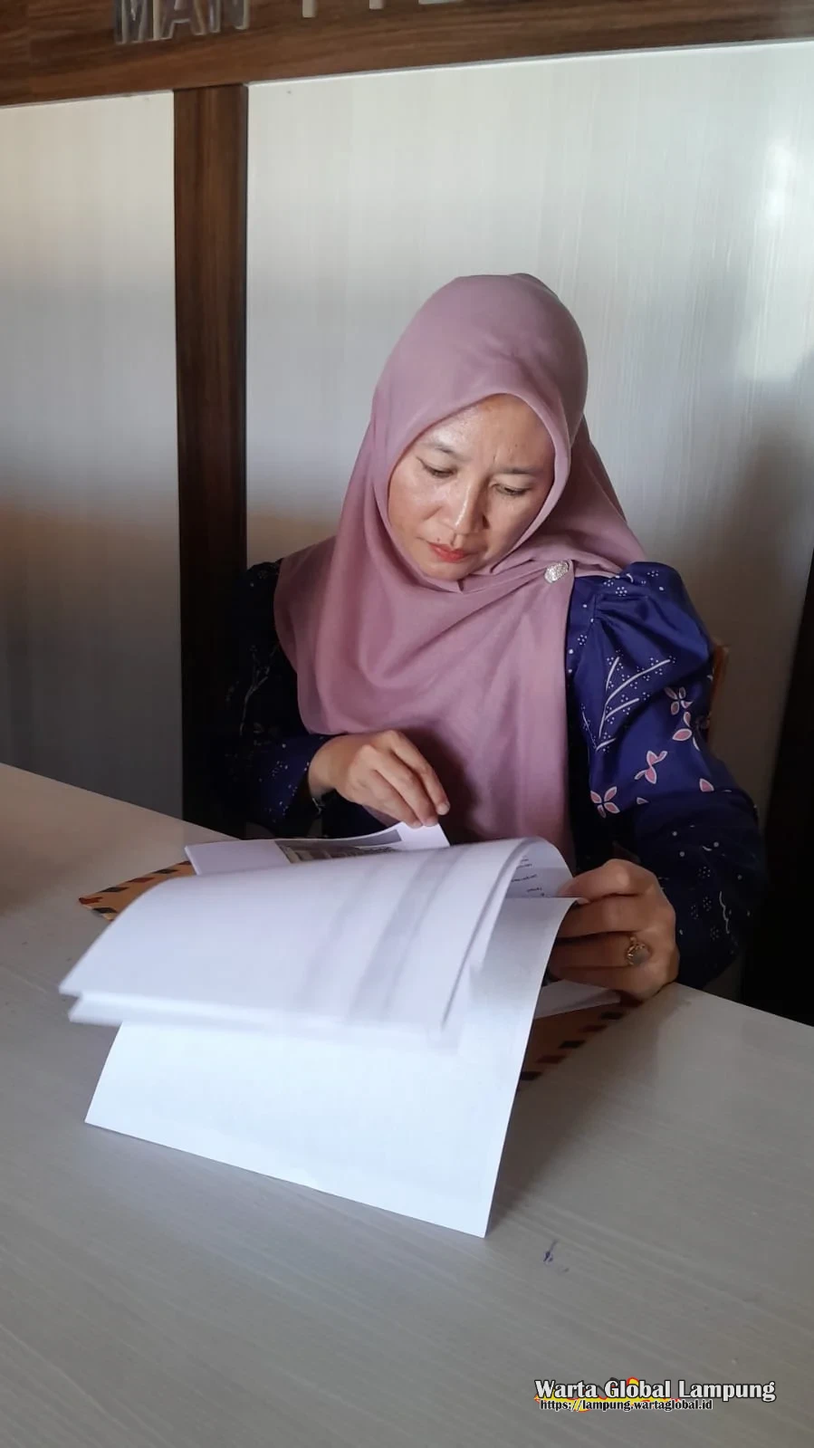 "MAN 1 Krui 'Alergi' Transparansi? 14 Hari Tanpa Jawaban Atas Dugaan Pungli Seragam"