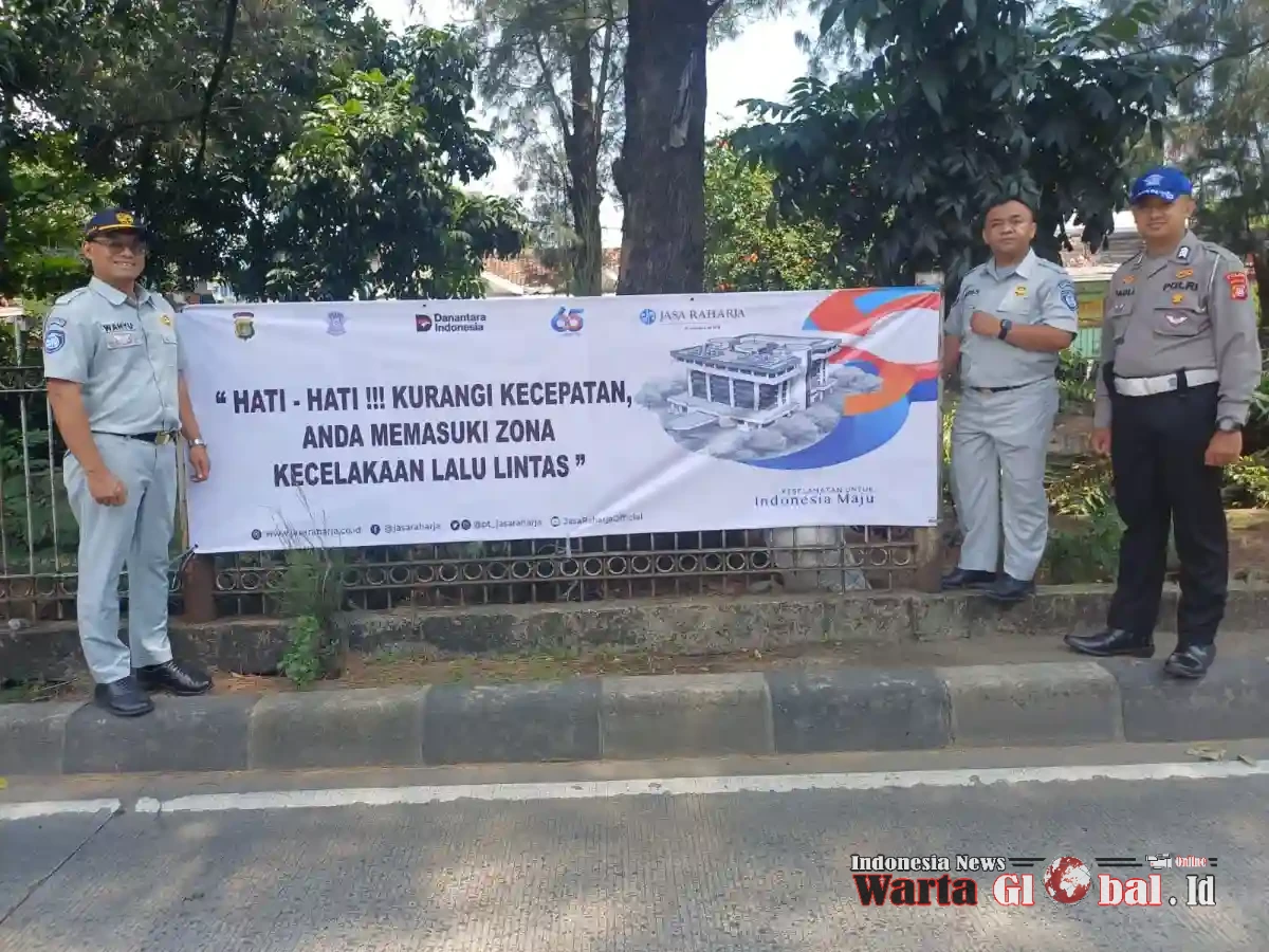 Tekan Fatalitas Kecelakaan, Jasa Raharja Pasang Spanduk Imbauan di Titik Rawan Jakarta Utara, Perkuat Sinergi Lintas Instansi Demi Keselamatan Pengendara.
