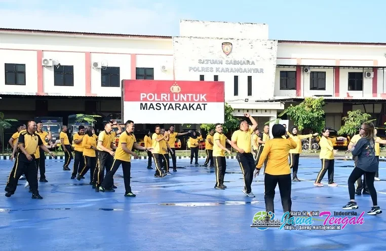 Personel Polres Karanganyar dengan Semangat Kebersamaan Warnai Olahraga Pagi
