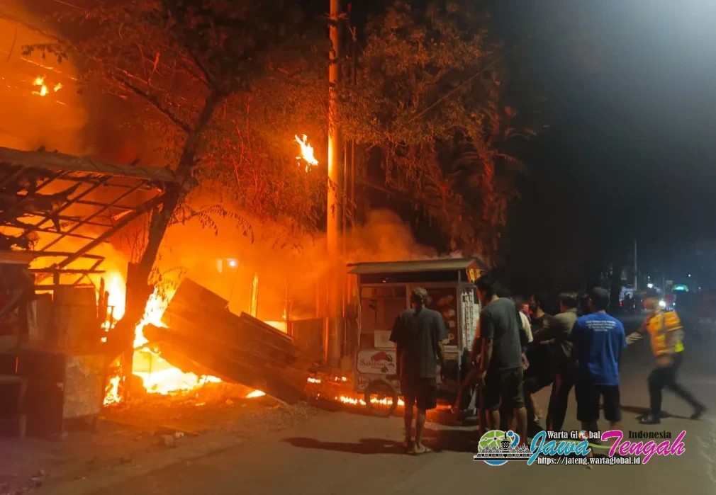 Warung Penggorengan Chicken Terbakar, Diduga Akibat Korsleting Listrik