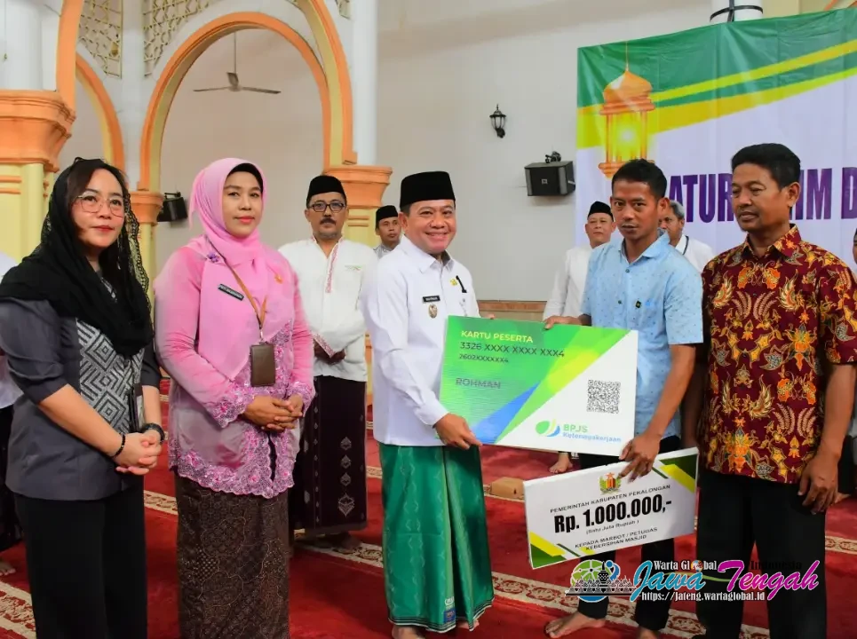 Plt. Bupati Pekalongan H. Sukirman Luncurkan Program KAJEN KEREN, Beri Perlindungan Jaminan Sosial bagi Pekerja Rentan