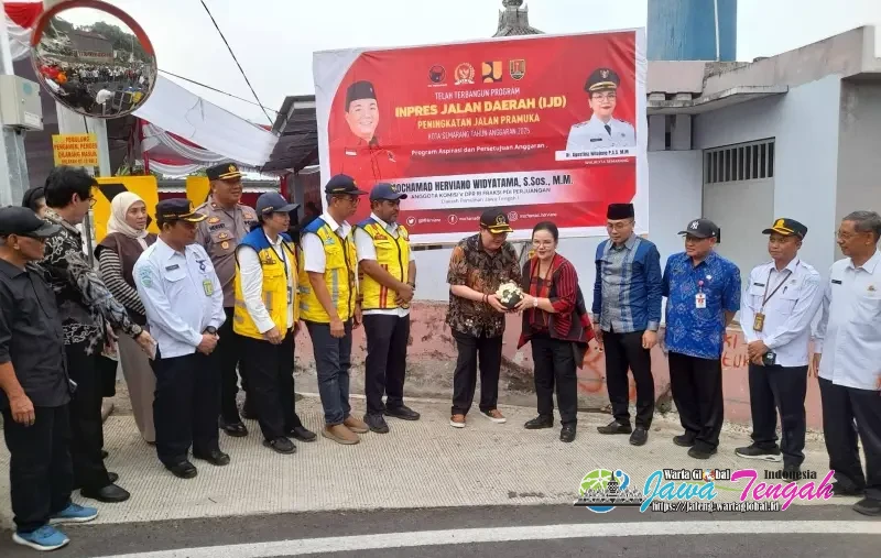 Anggota DPR RI Didampingi Wali Kota Semarang Resmikan Jalan Pramuka Pudak Payung, Polisi Lakukan Pengamanan