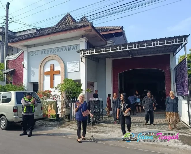 Polres Karanganyar Gelar Pengamanan Ibadah Jumat Agung dengan Humanis