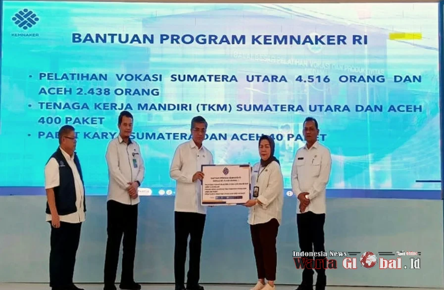 Kemnaker Salurkan Bantuan Rp32,25 Miliar untuk Korban Bencana di Sumut dan Aceh
