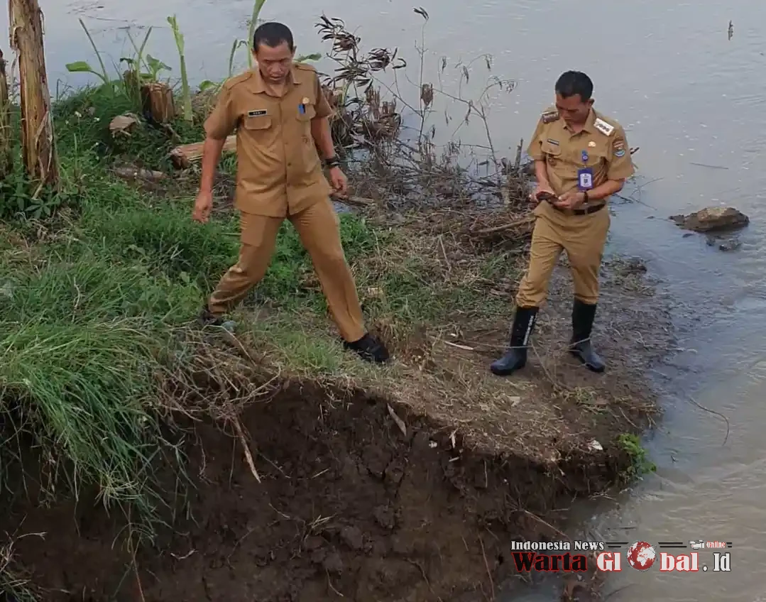 Respons Cepat Camat Rudi HK, Pemerintah Kecamatan Kemiri Percepat Pemulihan Akses Terdampak Longsor di Desa Klebet