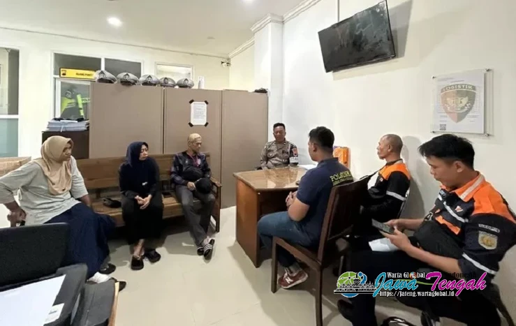 Motor Tertemper KA Batara Kresna di Purwosari, Dua Pengendara Alami Luka Ringan