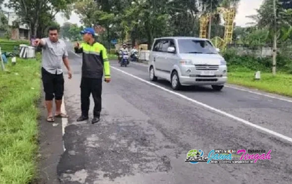 L300 Tabrakan dengan Motor di Karangpandan Karanganyar, Tiga Orang Masuk Rumah Sakit