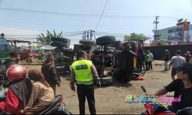 Truk Kontainer alami Rem Blong, Kecelakaan Karambol Kembali Terjadi di Turunan Silayur
