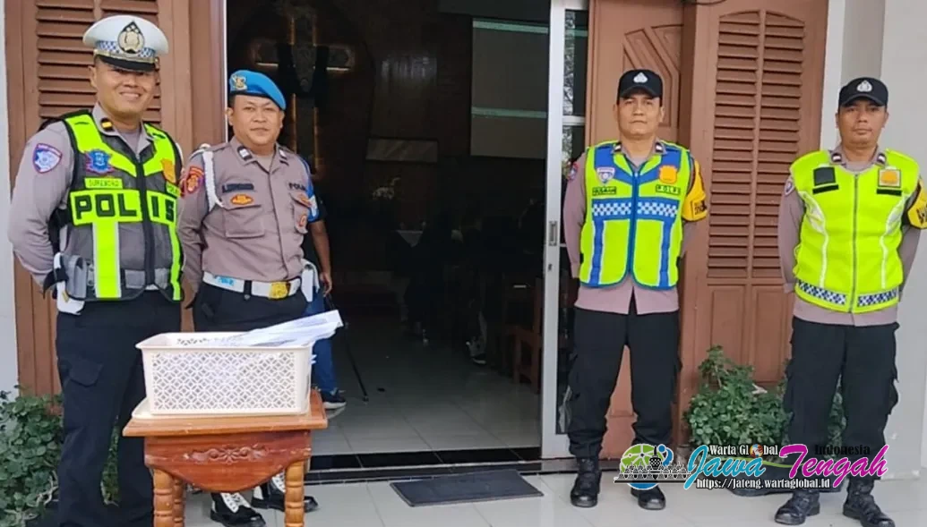 Pastikan Aman dan Kondusif, Polres Pekalongan Kota Kawal Ibadah Jumat Agung di GKI