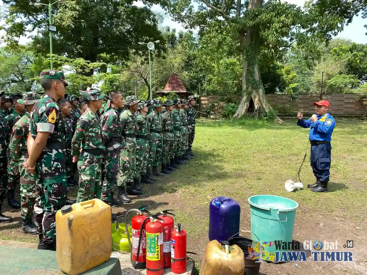 Latihan Bersama TNI dan Damkar Tingkatkan Kesiapsiagaan Prajurit dan Taruna Hadapi Kebakaran di Bojonegoro