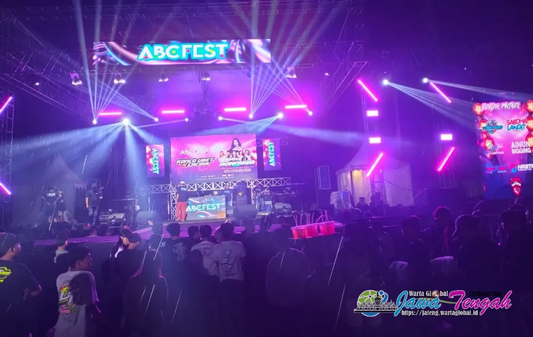 DJ Aliendya Tetap Bakar Semangat Ribuan Ojink di ABC Fest Jepara Meski Diguyur Gerimis