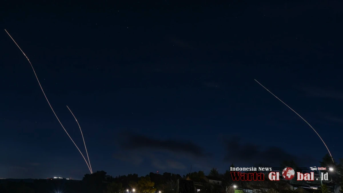 Di Bawah Ancaman Roket Hezbollah, Warga Perbatasan Utara Israel Bertahan Tanpa Perlindungan Maksimal, Kritik Menguat terhadap Kebijakan Netanyahu yang Dinilai Abaikan Keselamatan Sipil. Di Bawah Ancaman Roket Hezbollah, Warga Perbatasan Utara Israel Bertahan Tanpa Perlindungan Maksimal, Kritik Menguat terhadap Kebijakan Netanyahu yang Dinilai Abaikan Keselamatan Sipil.