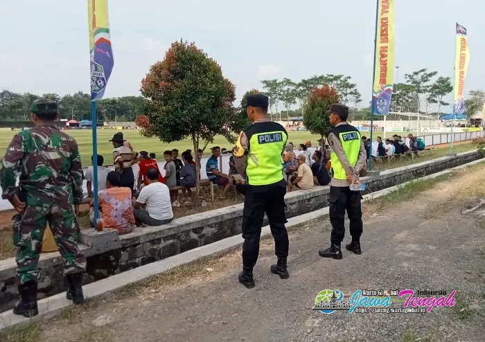 TNI dan Polisi Sinergi Amankan Turnamen Purwodadi Cup III dan Ambokembang Cup I TNI dan Polisi Sinergi Amankan Turnamen Purwodadi Cup III dan Ambokembang Cup I