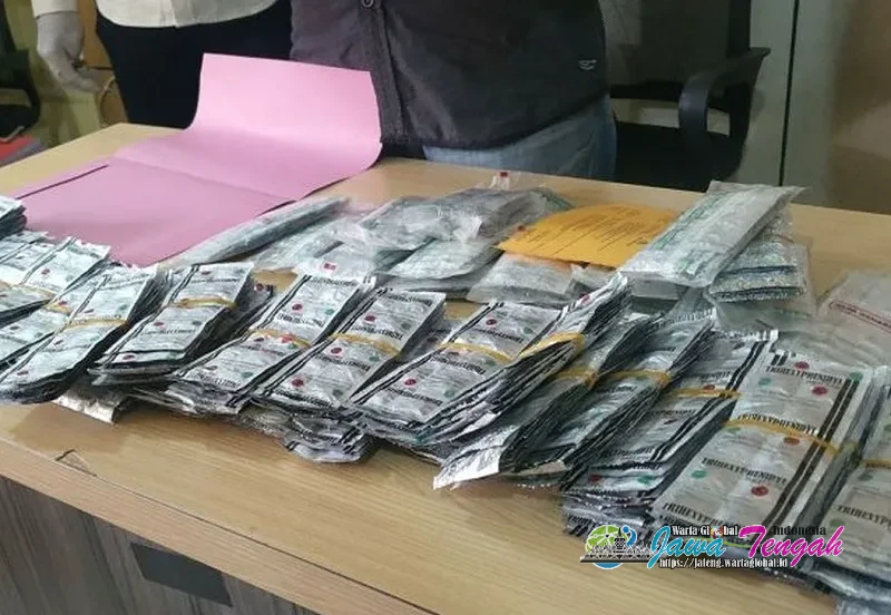 Polres Sragen Amankan Pemuda 19 Tahun Berikut Ribuan Obat Berbahaya Siap Edar