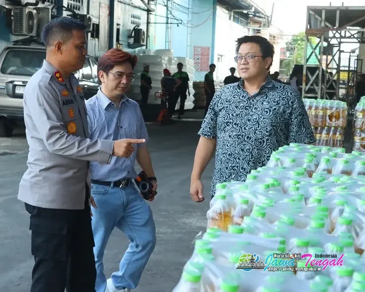 Kapolres Karanganyar Cek Stok Minyak Goreng, Pastikan Ketersediaan Bahan Pokok Aman Jelang May Day