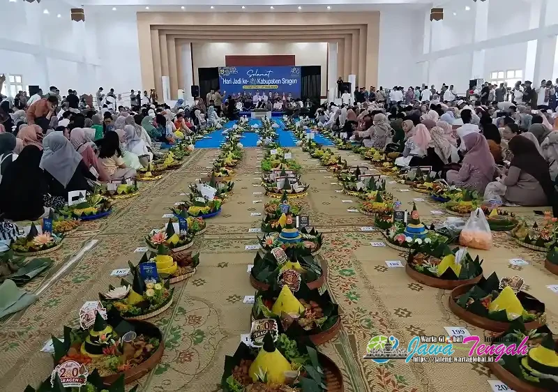 Ribuan Masyarakat Meriahkan Puncak Hari Jadi ke-280 Kabupaten Sragen, Warga Nikmati 280 Tumpeng