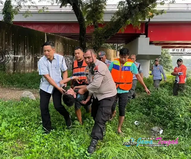 Polsek Jaten Gerak Cepat Selamatkan Pria Diduga Lompat dari Jembatan Jurug