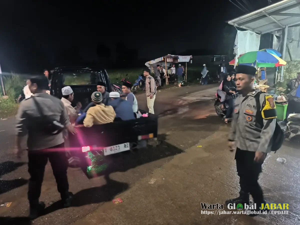 Pengamanan Haul Mama Sempur Ke-51, Polisi Di Purwakarta Berikan Pelayanan Prima Untuk Masyarakat. Pengamanan Haul Mama Sempur Ke-51, Polisi Di Purwakarta Berikan Pelayanan Prima Untuk Masyarakat.