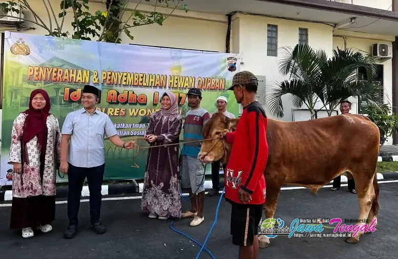 Kapolres Wonogiri Serahkan Hewan Kurban 8 Sapi dan 25 Kambing pada Iduladha 1447 H