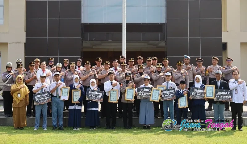Polresta Surakarta Beri Penghargaan Personel Berprestasi dan Pemenang Lomba Reels AI