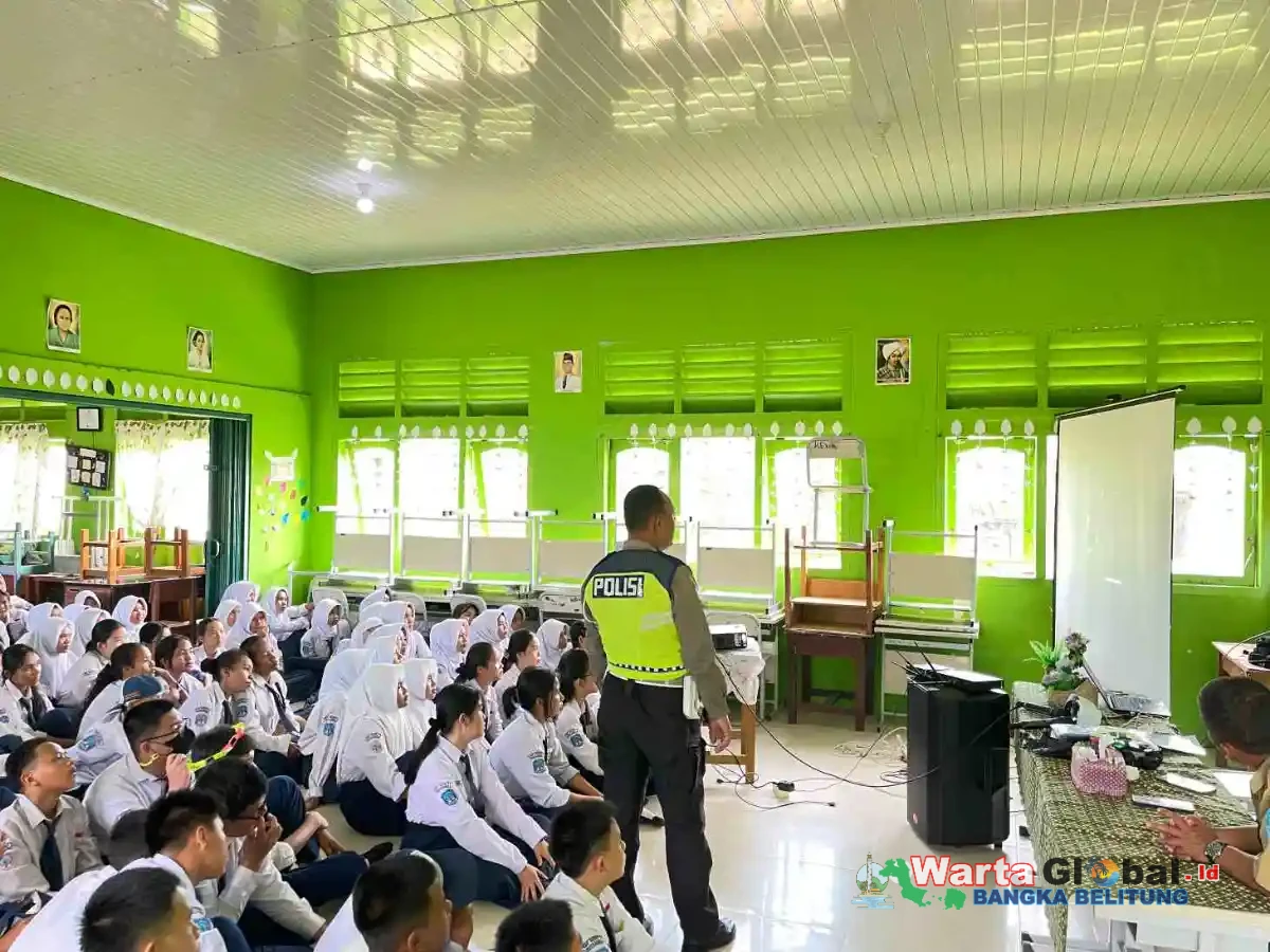 Sat Lantas Polres Bangka Berikan Sosialisasi dan Edukasi di SMP Negeri 2 Belinyu.