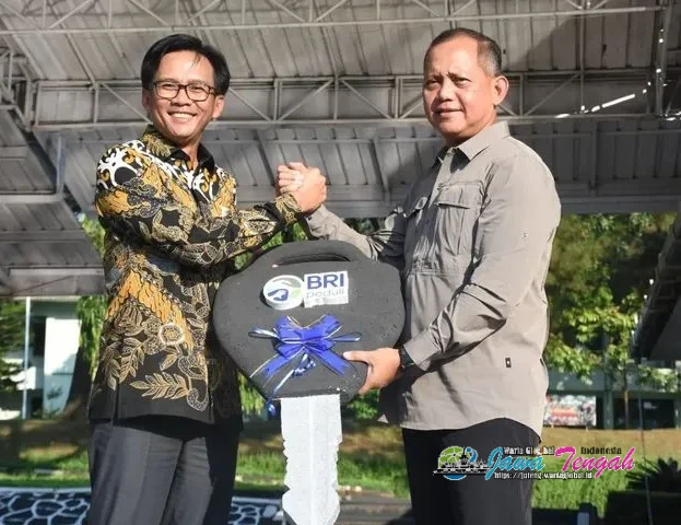 Pangdam IV/Diponegoro Terima Bantuan Ambulance VIP dari BRI Peduli