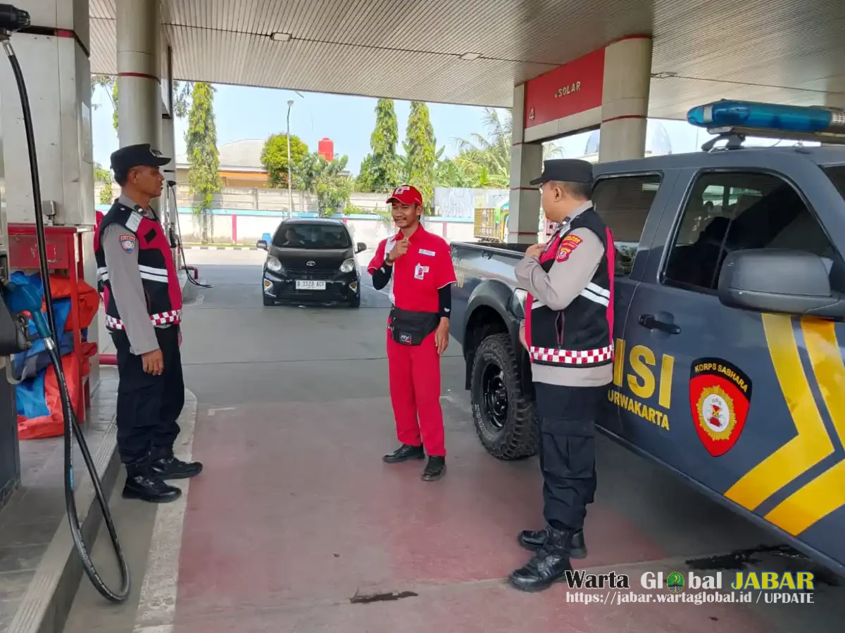 Patroli Perintis Presisi Sambangi SPBU Cibatu, Polsek Cibatu Antisipasi Premanisme hingga Gangguan Kamtibmas