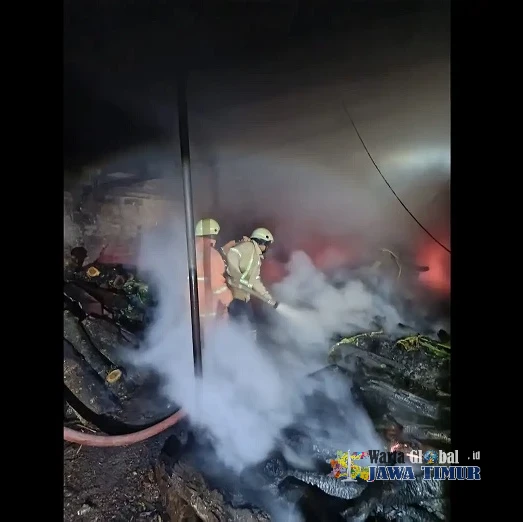 Kebakaran Hanguskan Dapur Produksi Kerupuk dan Gudang Kayu Bakar di Jumantono Karanganyar