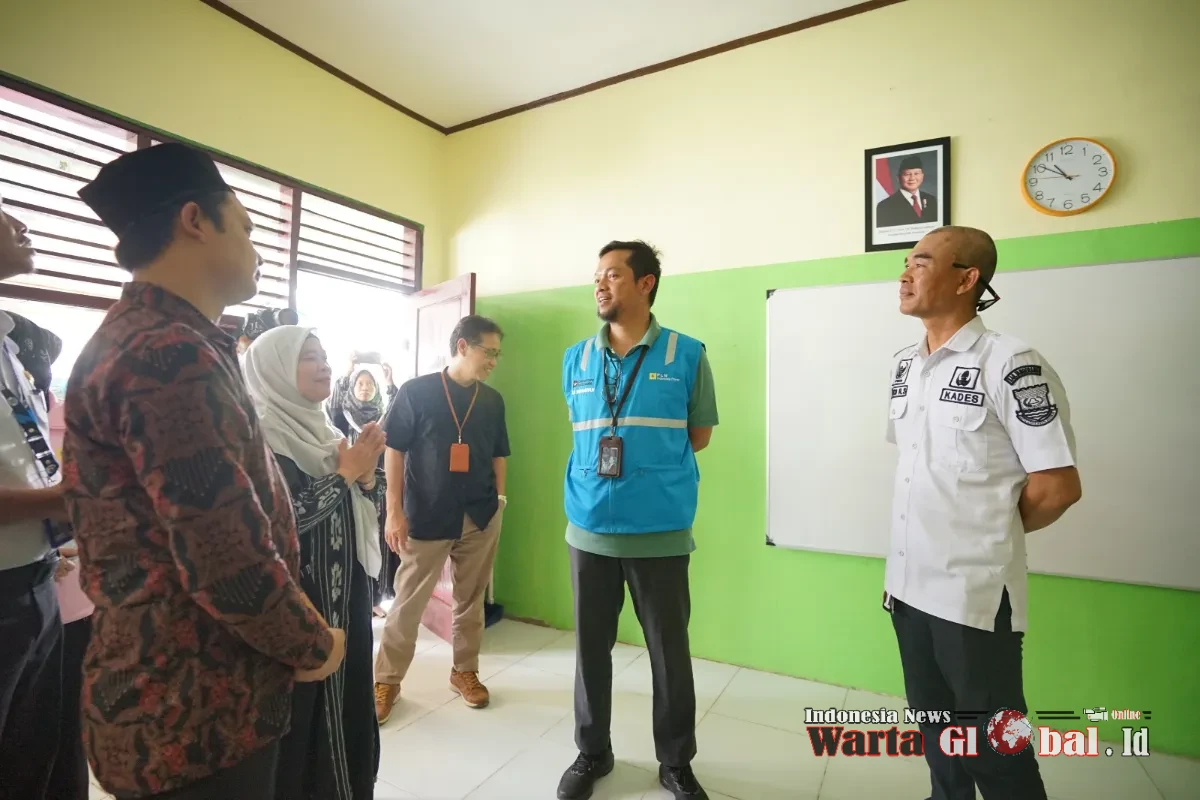 Lebih dari 150 Siswa MI Al-Husna Desa Lontar Kini Belajar dengan Tenang Tanpa Khawatir Banjir Lebih dari 150 Siswa MI Al-Husna Desa Lontar Kini Belajar dengan Tenang Tanpa Khawatir Banjir