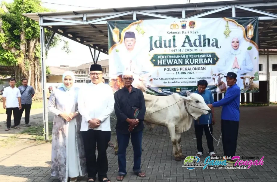 Kapolres Pekalongan Salurkan 7 Sapi dan 6 Kambing Kurban untuk Warga dan Ponpes