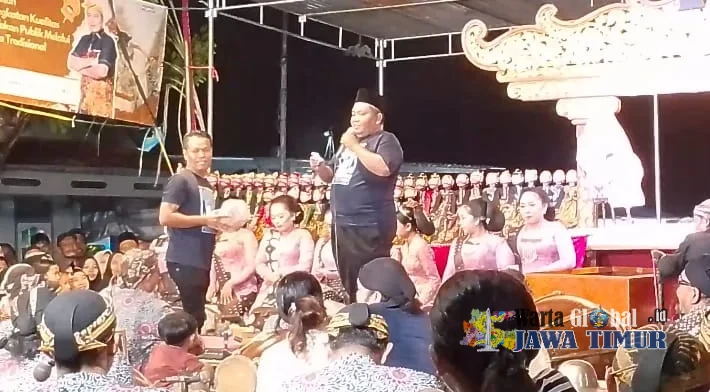 Warga Desa Tangkil Kulon Kedungwuni Gelar Tasyakuran Sedekah Bumi Legenonan dengan Pagelaran Wayang Golek