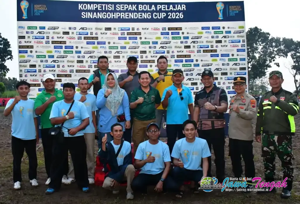 SMK Muhammadiyah Bligo Juara Pertama, Plt Bupati Pekalongan Sukirman Tutup Grand Final Sepak Bola Pelajar Sinangohprendeng Cup 2026