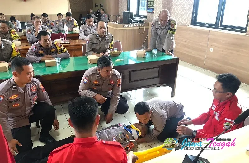 Polres Karanganyar Gelar Pelatihan Penanganan Korban Kecelakaan, Personel Didorong Lebih Sigap di Lapangan