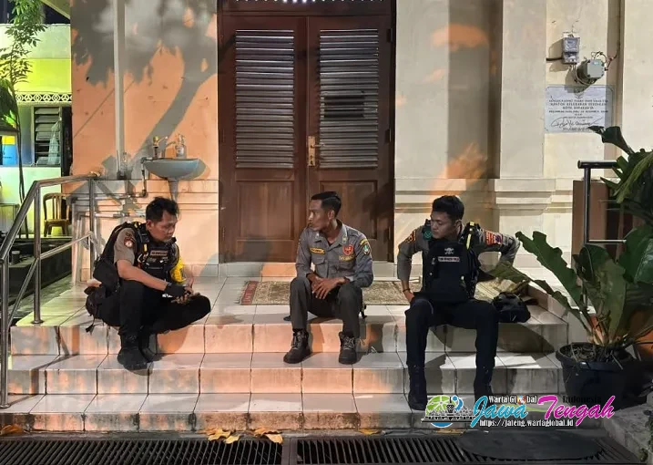 Polresta Surakarta Giat Patroli Malam di Sejumlah Titik Rawan dan Sambangi Linmas Kelurahan
