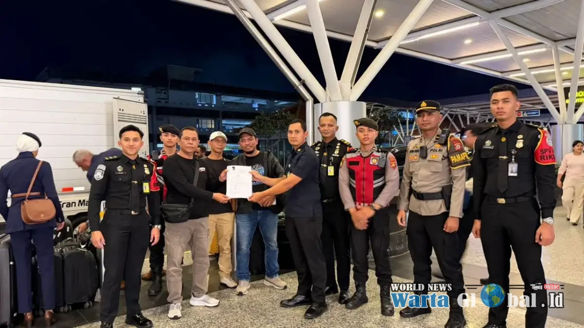 Ngurah Rai Immigration
13 Indonesians Detained at Ngurah Rai, Allegedly Attempting Illegal Hajj via WhatsApp Group “Hebat Haji 2026 Ngurah Rai Immigration
13 Indonesians Detained at Ngurah Rai, Allegedly Attempting Illegal Hajj via WhatsApp Group “Hebat Haji 2026
