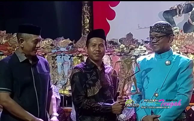 Warga Desa Kalijoyo Kajen Pekalongan Gelar Sedekah Bumi Legenonan dan Wayang Kulit Semalam Suntuk