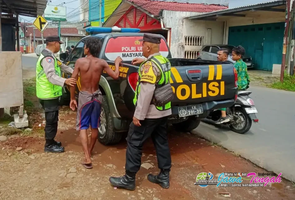 Gercep! Polisi Amankan ODGJ Resahkan Warga Karanganyar Diserahkan ke Dinsos