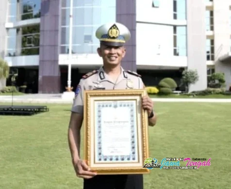 Kasat Lantas Polres Sragen Raih Penghargaan Kapolda Jateng, Edukasi AI Antar Pelajar