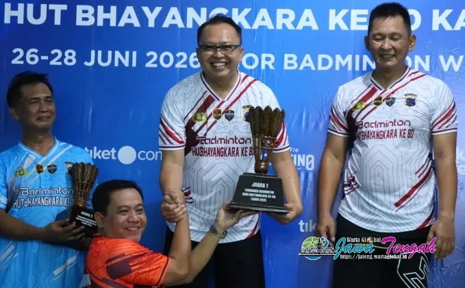 Kapolres-Wakapolres Pekalongan Juara I Antar Tim Kejurkab Bulutangkis HUT Bhayangkara ke-80