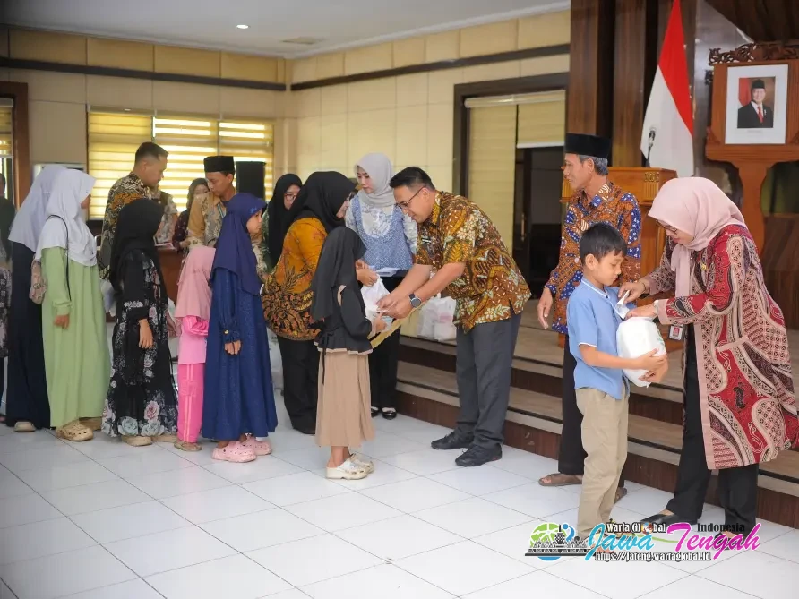 Ratusan Anak Yatim Piatu di Pekalongan Terima Bantuan Santunan Lebaran dari BAZNAS